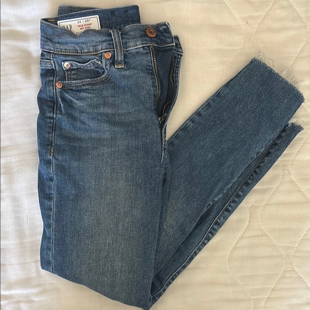 GAP women’s Skinny Blue Jeans
